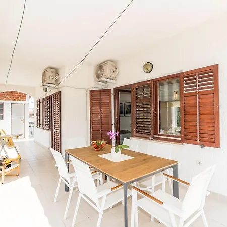 Appartement Tinel Sukošan