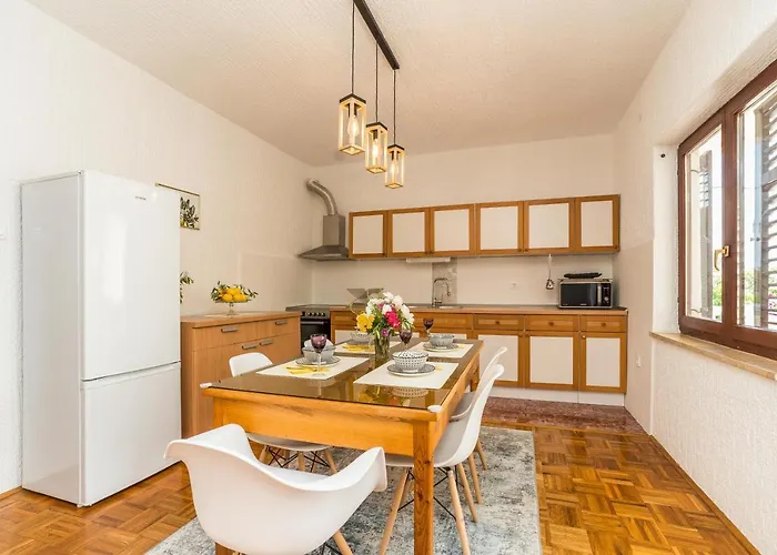 Tinel Apartmán Sukošan