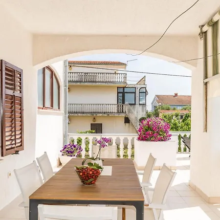 Tinel Apartment