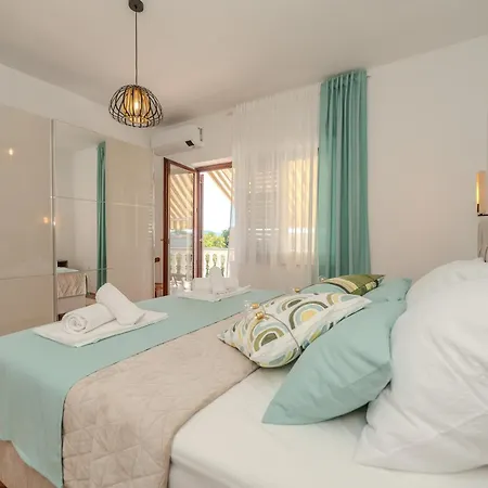 Tinel Apartment Sukosan