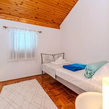 Tinel Apartment