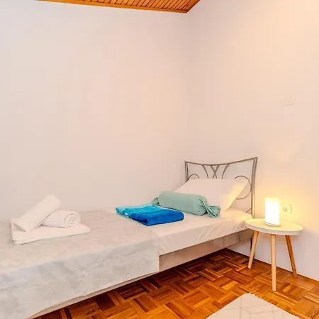 Apartment Tinel