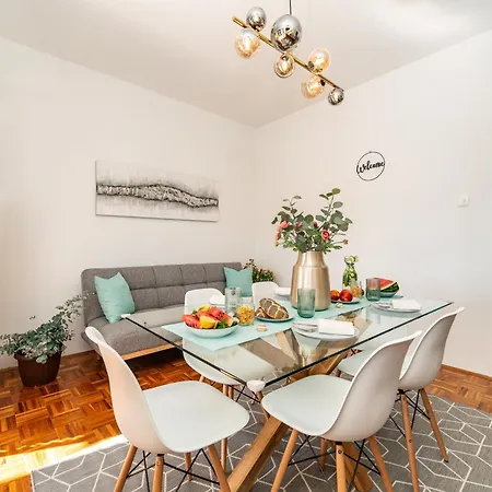 Tinel Apartment *