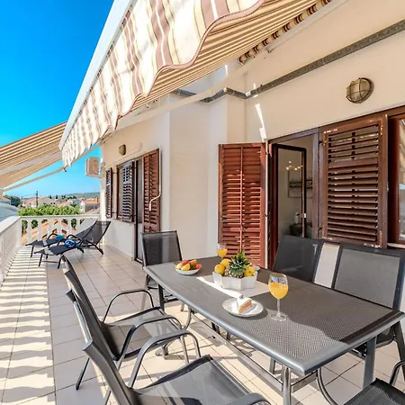 Tinel Apartment