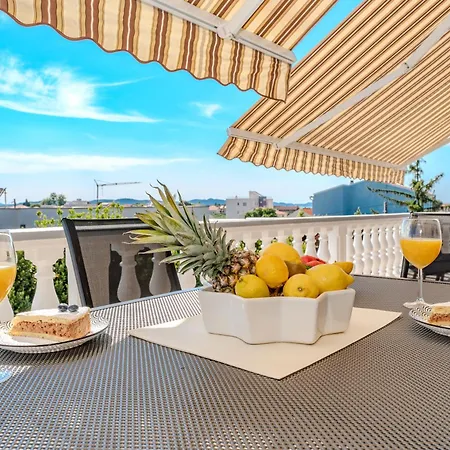 Apartment Tinel