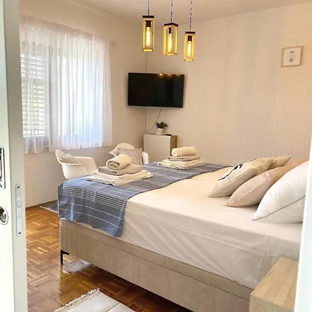 Apartment Tinel