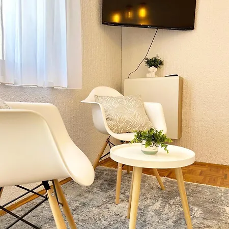 Tinel Apartment *