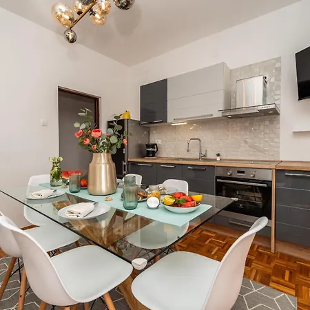 Apartment Tinel