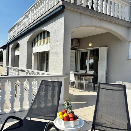 Tinel Apartment
