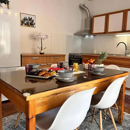Apartment Tinel